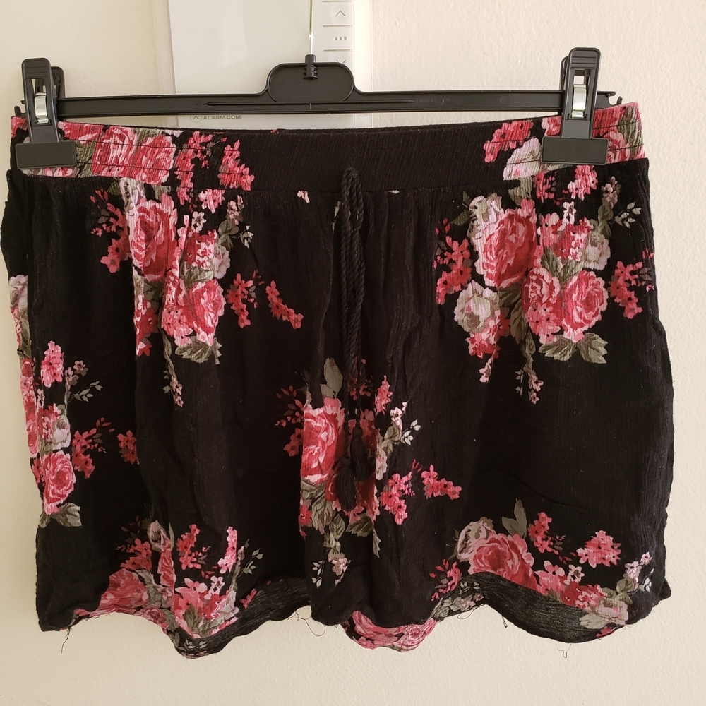 Women's Boho Black Floral Smocked Waist Swing Shorts - Pink Rose Print Size XL